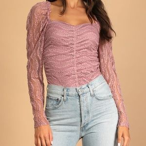 Lulu’s Mauve Lace Ruched Long Sleeve Bodysuit